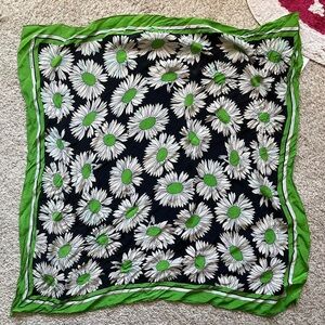 1970s daisy print silk scarf with a green and white colour scheme